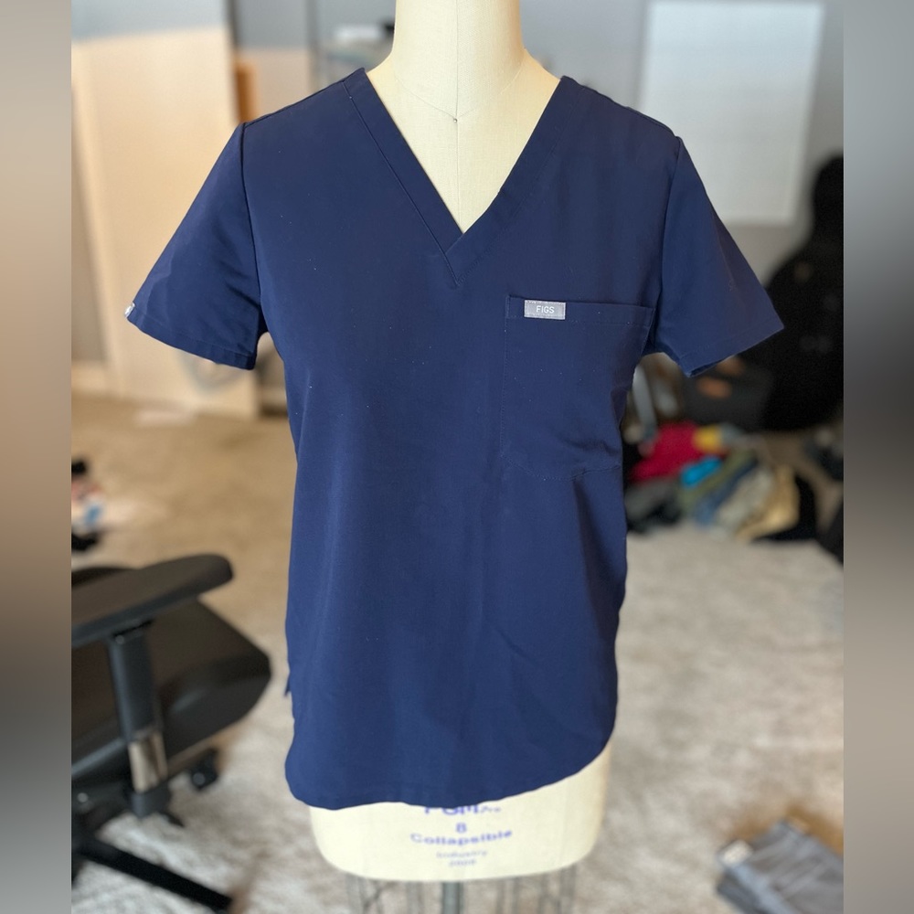 Figs Catarina 1-pocket scrub top in size XS